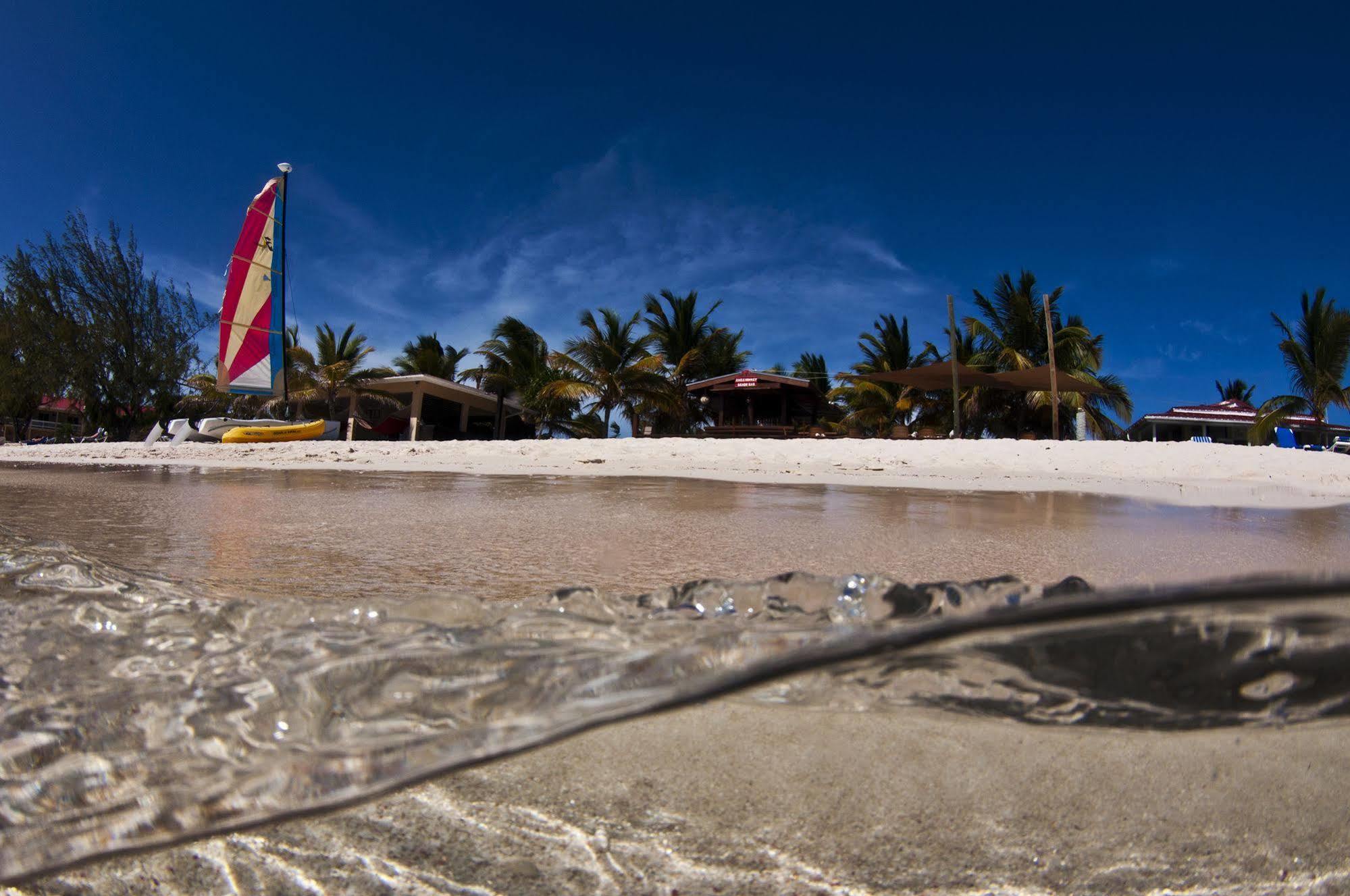 Bohio Dive Resort Cockburn Town Extérieur photo