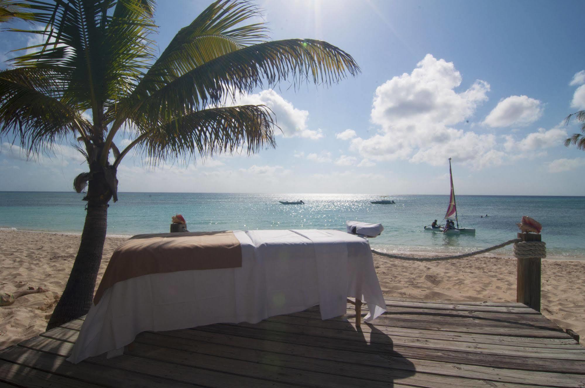 Bohio Dive Resort Cockburn Town Extérieur photo