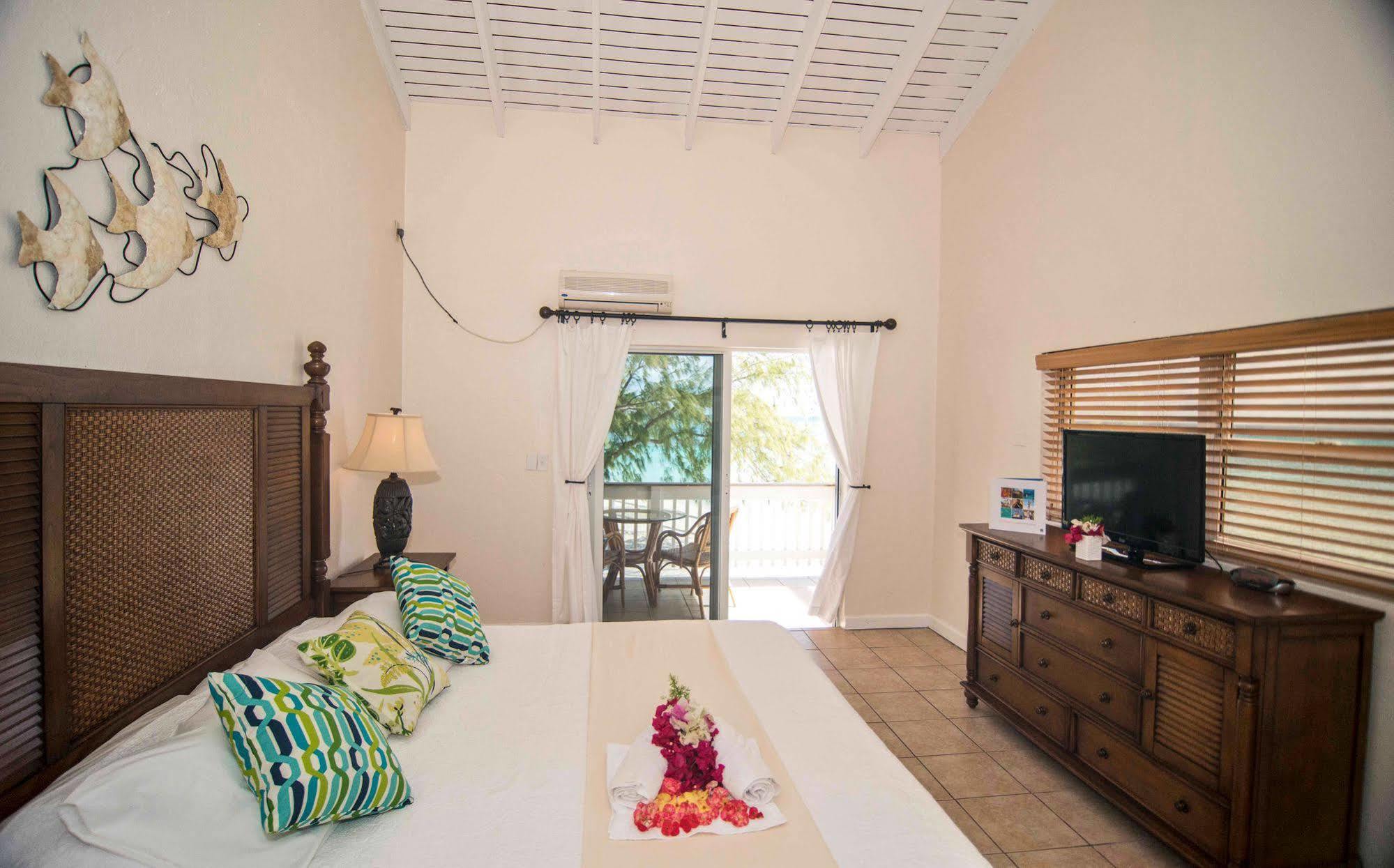 Bohio Dive Resort Cockburn Town Extérieur photo